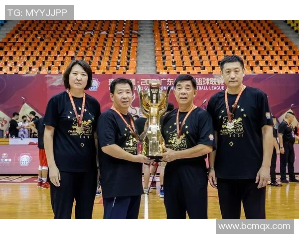 深圳篮球队篮球意识创新高引领联赛新潮流展现团队实力与战术智慧